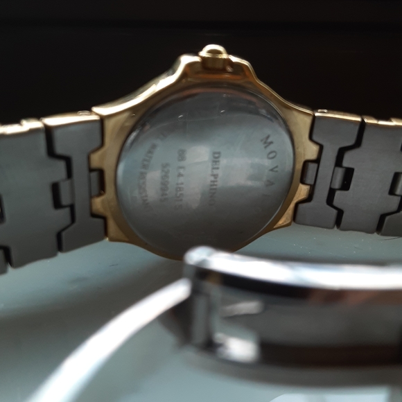 Movado gold tone diamond watch - Picture 7 of 8